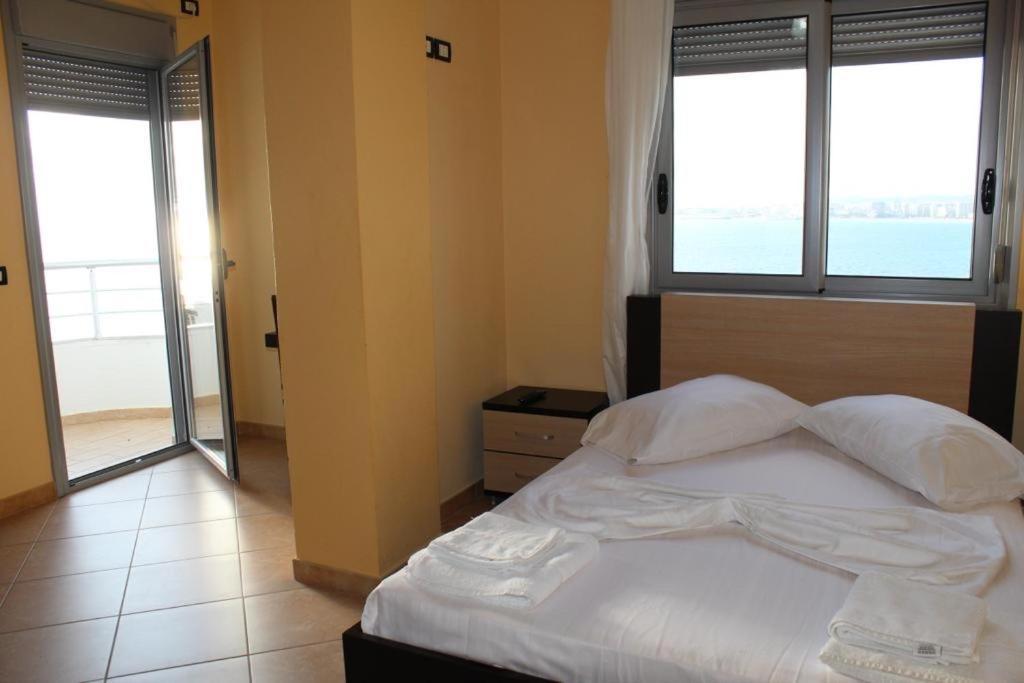 AL Hotel Vlorë Buitenkant foto