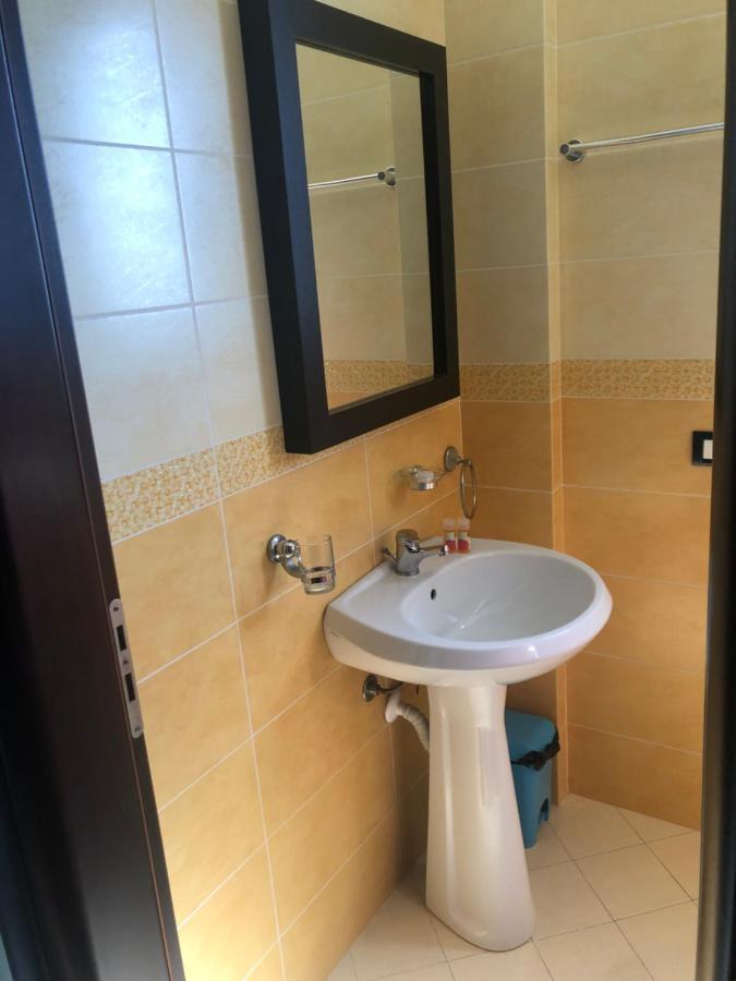 AL Hotel Vlorë Buitenkant foto
