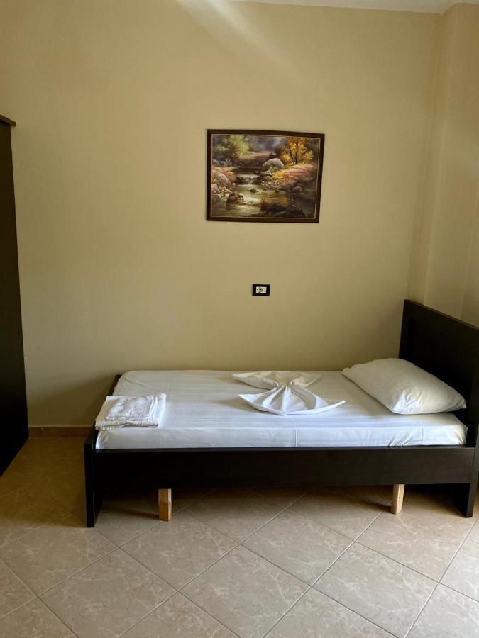 AL Hotel Vlorë Buitenkant foto