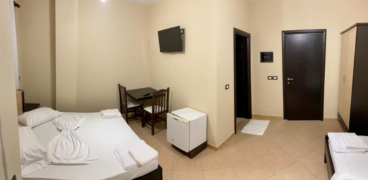AL Hotel Vlorë Buitenkant foto